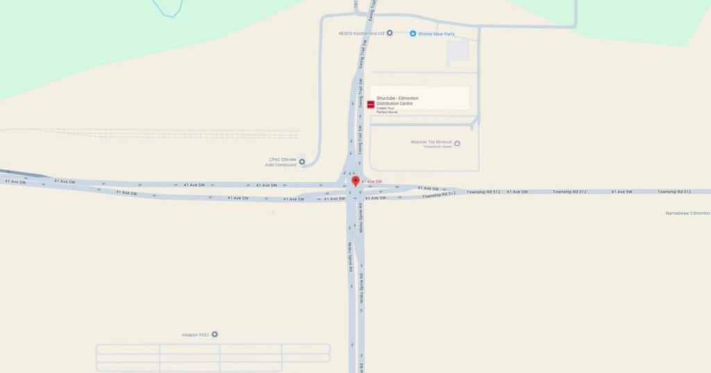 Map showing the intersection of main road and side streets with nearby buildings and green areas, highlighting traffic flow and road layout.